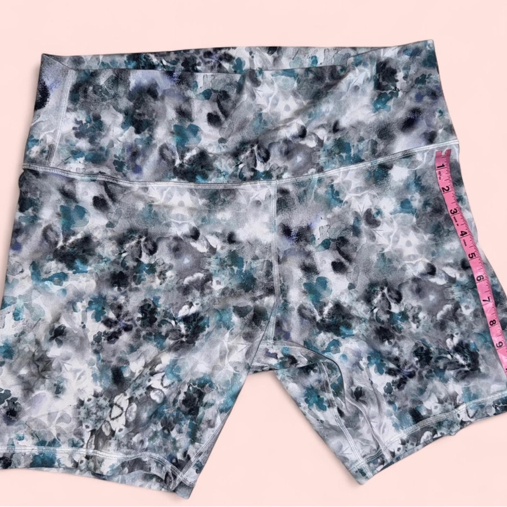 Lululemon Align High Rise short 8in sz 16